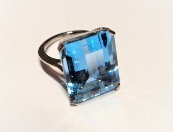 Vintage 30 carat  Aquamarine